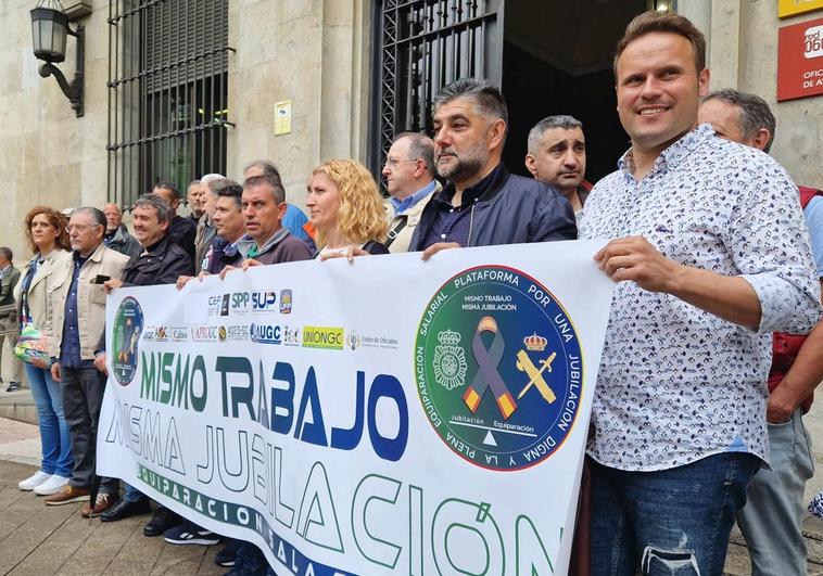 Policías nacionales y guardias civiles se concentran en León por una jubilación digna y la equiparación salarial que afectaría a 2.100 agentes leoneses